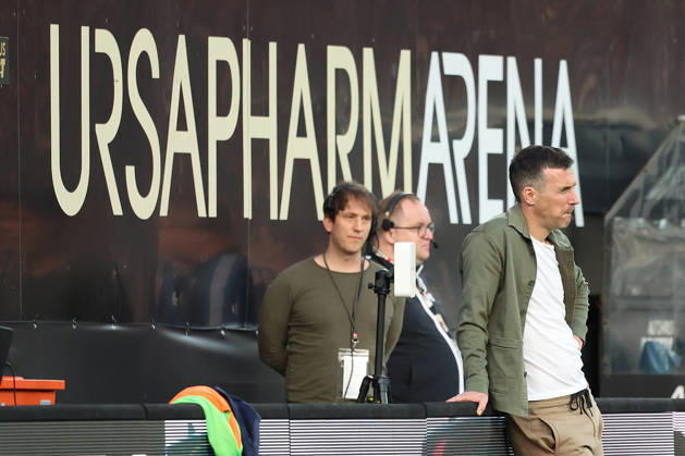 17 04 2026, xrekx, Fußball 2 Bundesliga, SV Elversberg Karlsruher SC v l Christian Eichner Trainer Karlsruher SC enttaeuscht, enttäuscht, schaut enttaeuscht, niedergeschlagen, disappointed nach dem 3 0 DFL DFB REGULATIONS PROHIBIT ANY USE OF PHOTOGRAPHS as IMAGE SEQUENCES and or QUASI VIDEO Elversberg