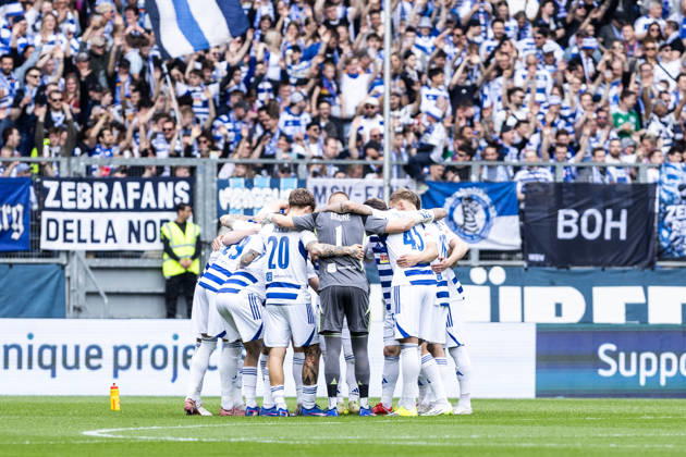3 Liga MSV Duisburg TSG Hoffenheim II 18 04 2026 MSV Duisburg in the team circle until the start of the match 3 Liga MSV Duisburg TSG Hoffenheim II Schauinsland Reisen Arena, Duisburg, 18 04 2026 DFB regulations prohibit any use of photographs as image sequences and or quasi video Copyright: xBEAUTIFULxSPORTS Buriakovx