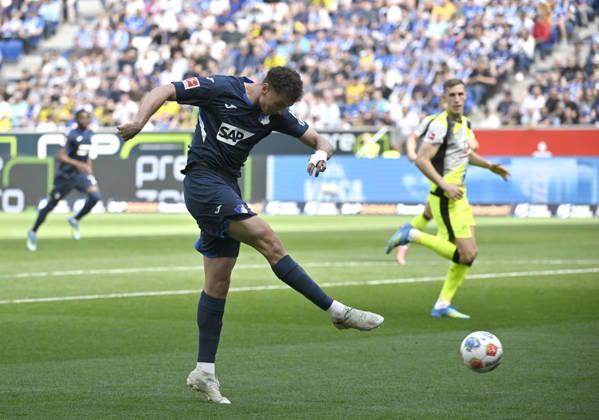 Penalty area scene, goal area scene Goal shot Action Goal chance Fisnik Asllani TSG 1899 Hoffenheim 11 TSG 1899 Hoffenheim vs Borussia Dortmund BVB 18 04 2026 DFL REGULATIONS PROHIBIT ANY USE OF PHOTOGRAPHS AS IMAGE SEQUENCES AND OR QUASI VIDEO TSG 1899 Hoffenheim vs Borussia Dortmund