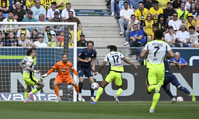 Penalty area scene, goal area scene Goal shot Action Goal chance Carney Chukwuemeka Borussia Dortmund BVB 17 vs Wouter Burger TSG 1899 Hoffenheim 18 Goalkeeper Oliver Baumann TSG 1899 Hoffenheim 01 TSG 1899 Hoffenheim vs Borussia Dortmund BVB 18 04 2026 DFL REGULATIONS PROHIBIT ANY USE OF PHOTOGRAPHS AS IMAGE SEQUENCES AND OR QUASI VIDEO TSG 1899 Hoffenheim vs Borussia Dortmund