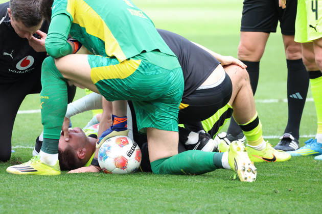 18 04 2026, xrekx, Fussball 1 Bundesliga, TSG 1899 Hoffenheim Borussia Dortmund v l Niklas Süle Suele Borussia Dortmund verletzt, Verletzung, Schmerz, Schmerzen, injured, injury, pain, pains DFL DFB REGULATIONS PROHIBIT ANY USE OF PHOTOGRAPHS as IMAGE SEQUENCES and or QUASI VIDEO Sinsheim