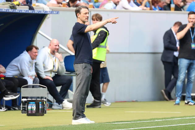 18 04 2026, xrekx, Fußball 1 Bundesliga, TSG 1899 Hoffenheim Borussia Dortmund v l Niko Kovac Trainer Borussia Dortmund gibt Anweisungen, gestikuliert, mit den Armen gestikulieren gives instructions, gesticulate DFL DFB REGULATIONS PROHIBIT ANY USE OF PHOTOGRAPHS as IMAGE SEQUENCES and or QUASI VIDEO Sinsheim
