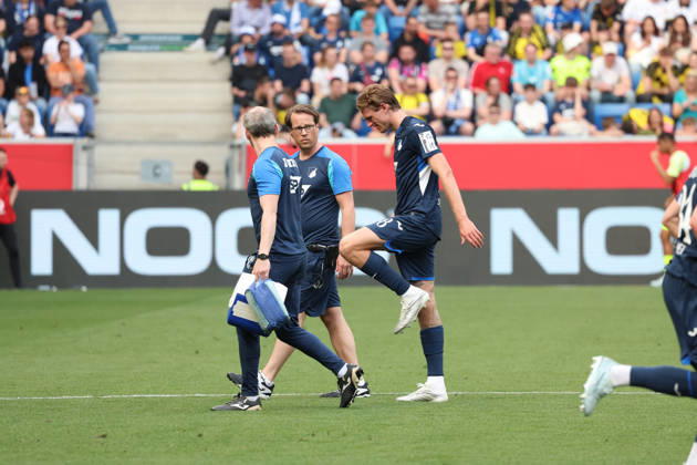 18 04 2026, xrekx, Fussball 1 Bundesliga, TSG 1899 Hoffenheim Borussia Dortmund v l Wouter Burger TSG 1899 Hoffenheim verletzt, Verletzung, Schmerz, Schmerzen, injured, injury, pain, pains DFL DFB REGULATIONS PROHIBIT ANY USE OF PHOTOGRAPHS as IMAGE SEQUENCES and or QUASI VIDEO Sinsheim