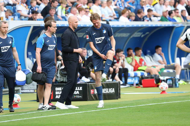 18 04 2026, xrekx, Fußball 1 Bundesliga, TSG 1899 Hoffenheim Borussia Dortmund v l Christian Ilzer Trainer TSG 1899 Hoffenheim Wouter Burger TSG 1899 Hoffenheim verletzt, Verletzung, Schmerz, Schmerzen, injured, injury, pain, pains DFL DFB REGULATIONS PROHIBIT ANY USE OF PHOTOGRAPHS as IMAGE SEQUENCES and or QUASI VIDEO Sinsheim