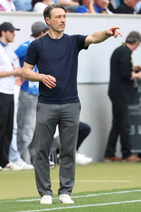 18 04 2026, xrekx, Fußball 1 Bundesliga, TSG 1899 Hoffenheim Borussia Dortmund v l Niko Kovac Trainer Borussia Dortmund gibt Anweisungen, gestikuliert, mit den Armen gestikulieren gives instructions, gesticulate DFL DFB REGULATIONS PROHIBIT ANY USE OF PHOTOGRAPHS as IMAGE SEQUENCES and or QUASI VIDEO Sinsheim