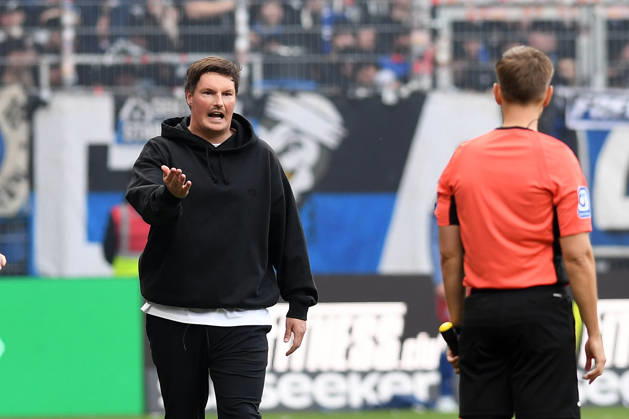 Trainer Merlin Polzin Hamburger SV gestures, gestures during the Bundesliga match between SV Werder Bremen and Hamburger SV, Weserstadion on April 18, 2026 in Bremen, Germany Photo by Ralf Treese DeFodi Images Trainer Merlin Polzin Hamburger SV gestures during the Bundesliga match between SV Werder Bremen and Hamburger SV at Weserstadion on April 18, 2026 in Bremen, Germany Photo by Ralf Treese DeFodi Images DFL regulations prohibit any use of photographs as image sequences and or quasi video Photo by Ralf Treese DeFodi Images