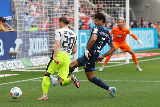 18 04 2026, xtvx, Fußball 1 Bundesliga, TSG 1899 Hoffenheim Borussia Dortmund v l Zweikampf, Duell, duel, tackle, compete Marcel Sabitzer Borussia Dortmund Ozan Kabak TSG 1899 Hoffenheim DFL DFB REGULATIONS PROHIBIT ANY USE OF PHOTOGRAPHS as IMAGE SEQUENCES and or QUASI VIDEO Sinsheim
