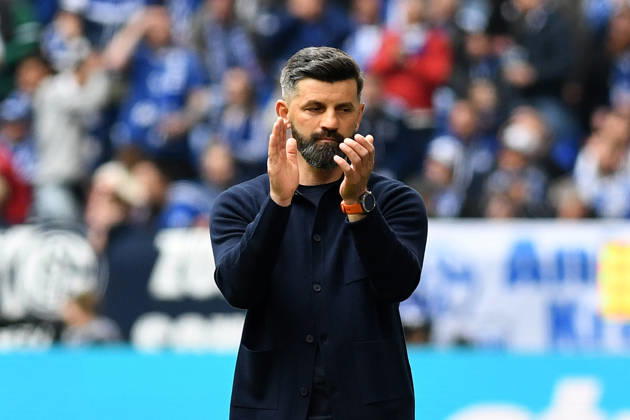Coach Miron Muslic FC Schalke 04 gestures, gestures during the 2 Bundesliga match between FC Schalke 04 and Preußen Münster, Veltins Arena on April 19, 2026 in Gelsenkirchen, Germany Photo by Ralf Treese DeFodi Images Trainer Miron Muslic FC Schalke 04 gestures during the 2 Bundesliga match between FC Schalke 04 and Preußen Münster at Veltins Arena on April 19, 2026 in Gelsenkirchen, Germany Photo by Ralf Treese DeFodi Images DFB DFL REGULATIONS PROHIBIT ANY USE OF PHOTOGRAPHS AS IMAGE SEQUENCES AND OR QUASI VIDEO Photo by Ralf Treese DeFodi Images