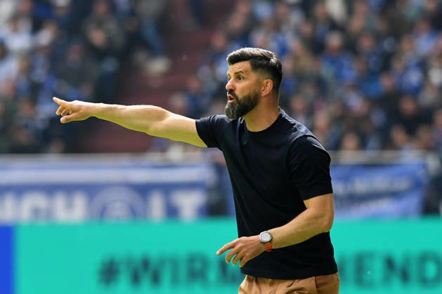 Coach Miron Muslic FC Schalke 04 gestures, gestures during the 2 Bundesliga match between FC Schalke 04 and Preußen Münster, Veltins Arena on April 19, 2026 in Gelsenkirchen, Germany Photo by Ralf Treese DeFodi Images Trainer Miron Muslic FC Schalke 04 gestures during the 2 Bundesliga match between FC Schalke 04 and Preußen Münster at Veltins Arena on April 19, 2026 in Gelsenkirchen, Germany Photo by Ralf Treese DeFodi Images DFB DFL REGULATIONS PROHIBIT ANY USE OF PHOTOGRAPHS AS IMAGE SEQUENCES AND OR QUASI VIDEO Photo by Ralf Treese DeFodi Images