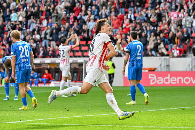 Celebration for the goal to 2 1 by Maximilian Eggestein SC Freiburg, 08 GER, SC Freiburg 1 FC Heidenheim, Football, Bundesliga, Matchday 30, Season 2025 2026, 19 04 2026 DFL DFB REGULATIONS PROHIBIT ANY USE OF PHOTOGRAPHS AS IMAGE SEQUENCES AND OR QUASI VIDEO GER, SC Freiburg 1 FC Heidenheim, Football, Bundesliga, Matchday 30, Season 2025 2026, 19 04 2026 Freiburg Copyright: xEibner-Pressefoto ThomasxHessx EP_THS