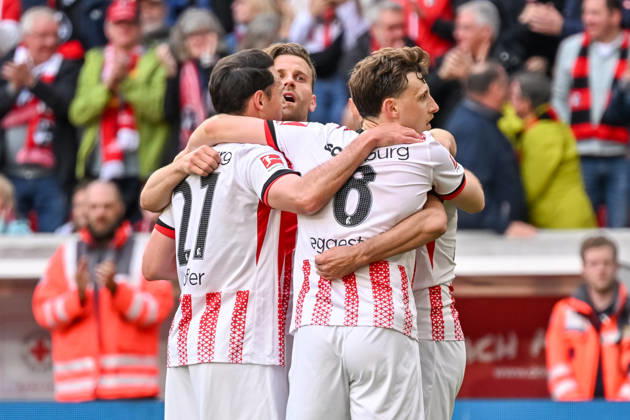 Celebration for the goal to 2 1 by Maximilian Eggestein SC Freiburg, 08 GER, SC Freiburg 1 FC Heidenheim, Football, Bundesliga, Matchday 30, Season 2025 2026, 19 04 2026 DFL DFB REGULATIONS PROHIBIT ANY USE OF PHOTOGRAPHS AS IMAGE SEQUENCES AND OR QUASI VIDEO GER, SC Freiburg 1 FC Heidenheim, Football, Bundesliga, Matchday 30, Season 2025 2026, 19 04 2026 Freiburg Copyright: xEibner-Pressefoto ThomasxHessx EP_THS