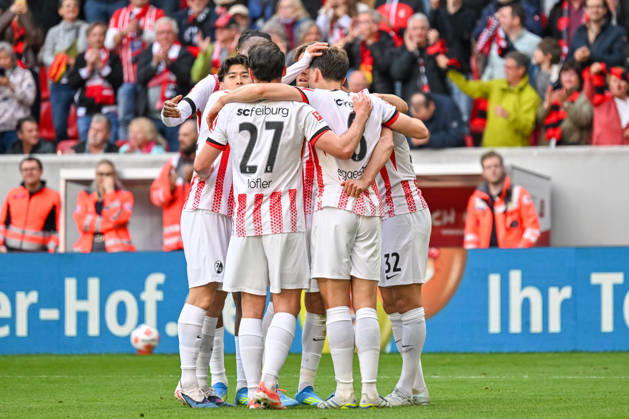 Celebration for the goal to 2 1 by Maximilian Eggestein SC Freiburg, 08 GER, SC Freiburg 1 FC Heidenheim, Football, Bundesliga, Matchday 30, Season 2025 2026, 19 04 2026 DFL DFB REGULATIONS PROHIBIT ANY USE OF PHOTOGRAPHS AS IMAGE SEQUENCES AND OR QUASI VIDEO GER, SC Freiburg 1 FC Heidenheim, Football, Bundesliga, Matchday 30, Season 2025 2026, 19 04 2026 Freiburg Copyright: xEibner-Pressefoto ThomasxHessx EP_THS