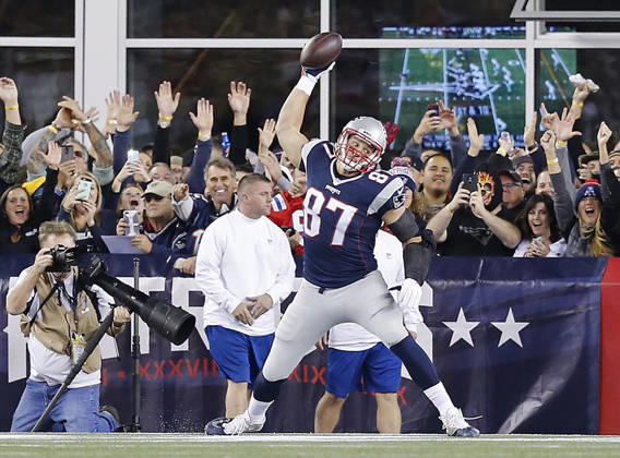 Oct. 29, 2015 - Foxborough, MA, USA - New England Patriots tight end Rob Gronkowski (87) scores on a 47-yard pass in the first quarter against the Miami Dolphins at Gillette Stadium in Foxborough, Mass., on Thursday, Oct. 29, 2015. Copyright: xAlxDiazx
