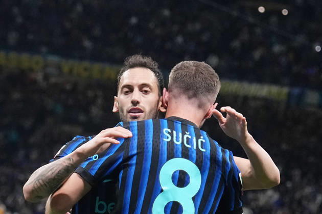 Inter Milan™s Petar Sucic celebrates after scoring 3-2 ( with Inter Milan s Hakan Calhanoglu during the Frecciarossa Italian Cup 2025 2026 soccer match between Inter and Como at the San Siro Stadium in Milan, north Italy - Tuesday , April 21 , 2026. - Soccer . Copyright: xSpada LaPressex