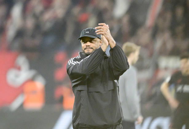 Coach Vincent Kompany Bayern Munich claps, gesture, gesture Soccer DFB Cup Semifinal Bayer 04 Leverkusen Bayern Munich 0 2, on 22 04 2026 in Leverkusen Germany BayArena