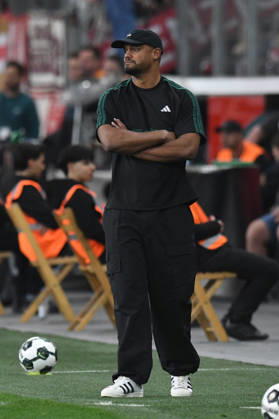 Coach Vincent Kompany FC Bayern Muenchen GER, Bayer 04 Leverkusen vs FC Bayern Muenchen, Football, DFB Pokal Semi-Final, Season 2025 2026, 22 04 2026 DFL REGULATES PROHIBIT ANY USE OF PHOTOGRAPHS AS IMAGE SEQUENCES AND OR QUASI VIDEO GER, Bayer 04 Leverkusen vs FC Bayern Muenchen, Football, DFB Pokal Semi-Final, Season 2025 2026, 22 04 2026 Leverkusen Copyright: xEibner-Pressefoto ThomasxThienelx EP_TTL