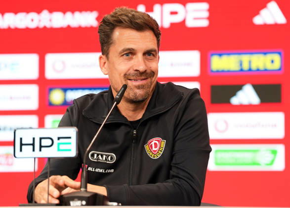 Thomas Stamm (SG Dynamo Dresden, Cheftrainer) during the post-match press conference, PK, Pressekonferenz Fortuna Duesseldorf vs SG Dynamo Dresden, 2. Bundesliga, 31. Spieltag, Saison 2025 2026, MERKUR SPIEL-ARENA, GER, 24.04.2026 DFL REGULATIONS PROHIBIT ANY USE OF PHOTOGRAPHS AS IMAGE SEQUENCES AND OR QUASI-VIDEO Foto: HMB Media Scott W. Coleman Duesseldorf MERKUR SPIEL-ARENA Nordrhein-Westfalen GER Copyright: xScottxW.xColemanx