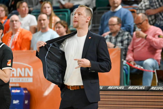 Christian Held RASTA Vechta, Coach gestures RASTA Vechta vs Basketball Loewen Braunschweig, easyCredit Basketball Bundesliga, 31 Matchday, Season 2025 2026, 24 04 2026, RASTA Vechta vs Basketball Loewen Braunschweig, easyCredit Basketball Bundesliga, 31 Matchday, Season 2025 2026, 24 04 2026 Vechta Copyright: xEibner-Pressefoto RobertxGertzenx EP_RGN