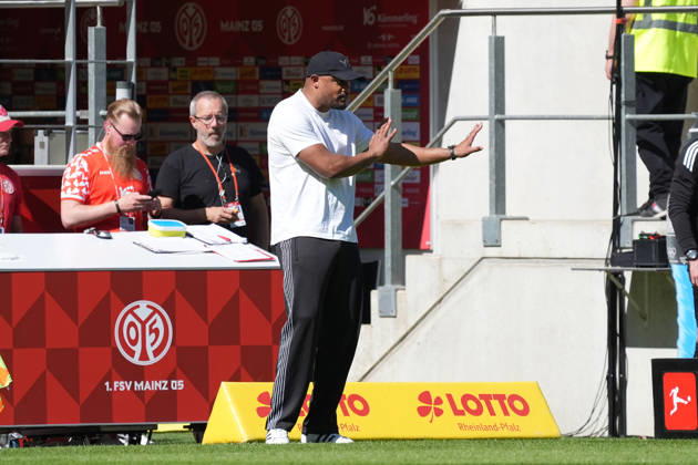 Coach Vincent Kompany FC Bayern Munich 25 04 2026 1 FSV Mainz 05 vs FC Bayern Munich MEWA Arena, Bundesliga, Matchday 31