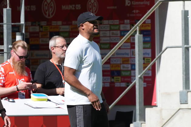Coach Vincent Kompany FC Bayern Munich 25 04 2026 1 FSV Mainz 05 vs FC Bayern Munich MEWA Arena, Bundesliga, Matchday 31