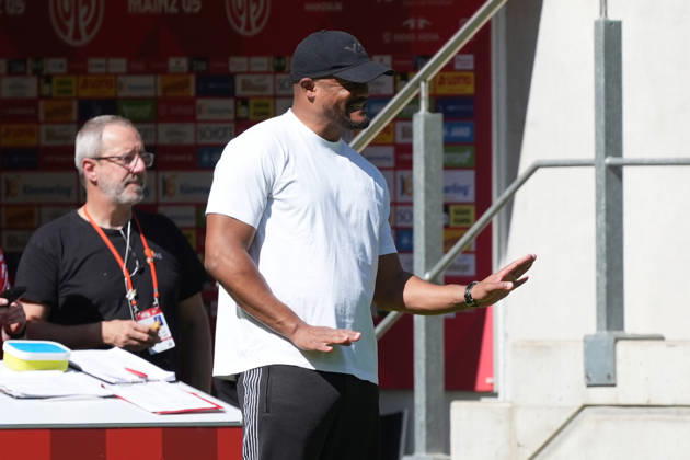 Coach Vincent Kompany FC Bayern Munich 25 04 2026 1 FSV Mainz 05 vs FC Bayern Munich MEWA Arena, Bundesliga, Matchday 31