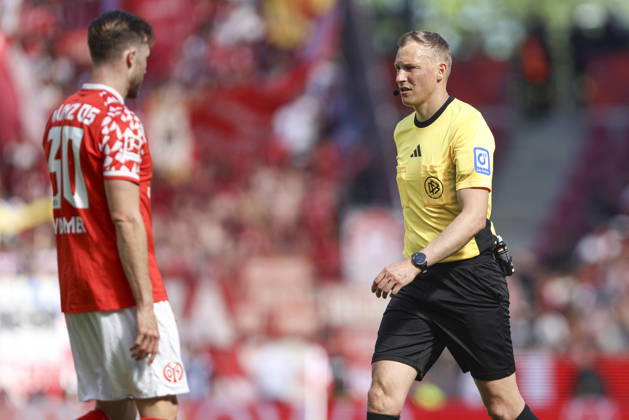 Referee Martin Petersen looks on during the Bundesliga match between 1 FSV Mainz 05 and FC Bayern München, Mewa Arena on April 25, 2026 in Mainz, Germany Photo by Oliver Kaelke DeFodi Images Referee Martin Petersen looks on during the Bundesliga match between 1 FSV Mainz 05 and FC Bayern München at Mewa Arena on April 25, 2026 in Mainz, Germany Photo by Oliver Kaelke DeFodi Images DFL regulations prohibit any use of photographs as image sequences and or quasi video Photo by Oliver Kaelke DeFodi Images
