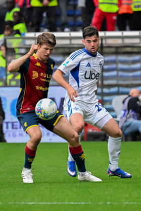 Genoa™s Morten Frendrup fights for the ball during the Serie A soccer match between Genoa and Como at the Luigi Ferraris Stadium in Genoa, Italy - Sunday, April 26, 2026. - Soccer . Copyright: xTanoxPecoraro LaPressex