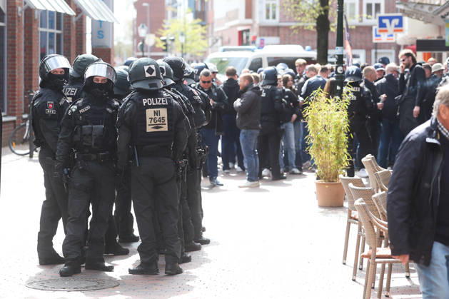 26 04 2026, Football, Men, Regionalliga Nord, Matchday 31, BSV Kickers Emden VfB Oldenburg In the run-up to the match, there was an altercation between rival fans in Emden city center