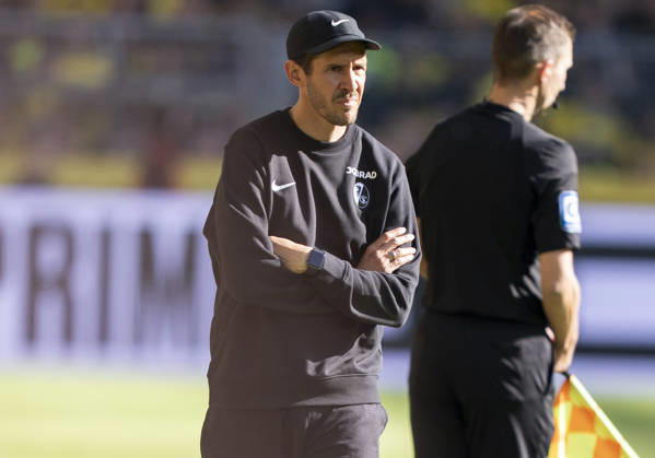 Julian Schuster SC Freiburg, Trainer enttaeuscht, enttaeuscht schauend, dissapointed, traurig, frustiert, frust, gefrustet, frustrated Borussia Dortmund SC Freiburg, 31 Spieltag, 1 Bundesliga in Dortmund, Signal Iduna Park DFL regulations prohibit any use of photographs as image sequences and or quasi video Copyright: HMBxMedia xMarcoxBader