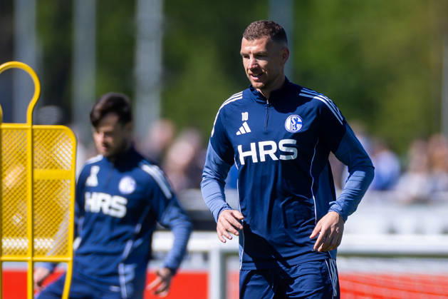 30 04 2026, Football, Training of FC Schalke 04 Edin Dzeko FC Schalke 04 Gelsenkirchen Training ground FC Schalke 04 NRW Germany xRHR PHOTO YYx Copyright: RHR-FOTOx RHR-FOTO YY