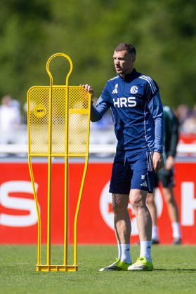 30 04 2026, Football, Training of FC Schalke 04 Edin Dzeko FC Schalke 04 Gelsenkirchen Training ground FC Schalke 04 NRW Germany xRHR PHOTO YYx Copyright: RHR-FOTOx RHR-FOTO YY