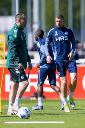30 04 2026, Football, Training of FC Schalke 04 Edin Dzeko FC Schalke 04 Gelsenkirchen Training ground FC Schalke 04 NRW Germany xRHR PHOTO YYx Copyright: RHR-FOTOx RHR-FOTO YY