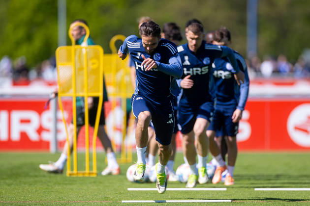 30 04 2026, Football, Training of FC Schalke 04 Kenan Karaman FC Schalke 04 sprints off Gelsenkirchen Training ground FC Schalke 04 NRW Germany xRHR PHOTO YYx Copyright: RHR-FOTOx RHR-FOTO YY