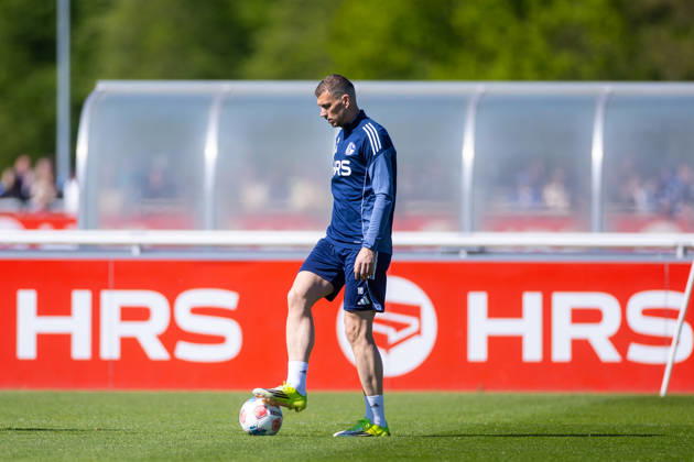 30 04 2026, Football, Training of FC Schalke 04 Edin Dzeko FC Schalke 04 Gelsenkirchen Training ground FC Schalke 04 NRW Germany xRHR PHOTO YYx Copyright: RHR-FOTOx RHR-FOTO YY