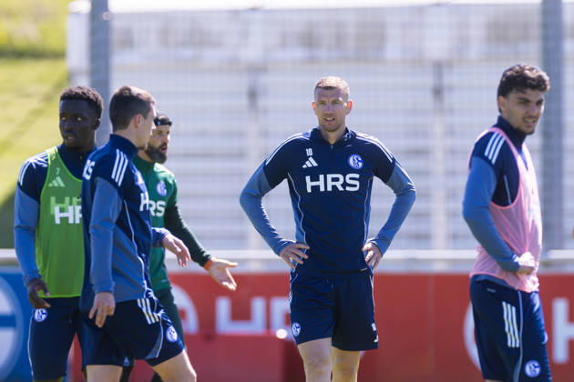 30 04 2026, Football, Training of FC Schalke 04 Edin Dzeko FC Schalke 04 Gelsenkirchen Training ground FC Schalke 04 NRW Germany xRHR PHOTO YYx Copyright: RHR-FOTOx RHR-FOTO YY