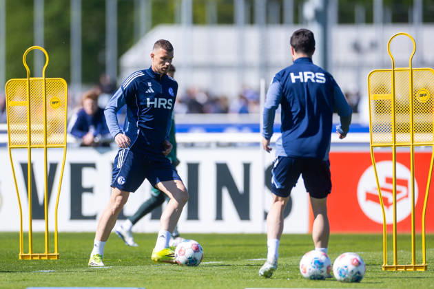 30 04 2026, Football, Training of FC Schalke 04 Edin Dzeko FC Schalke 04 Gelsenkirchen Training ground FC Schalke 04 NRW Germany xRHR PHOTO YYx Copyright: RHR-FOTOx RHR-FOTO YY