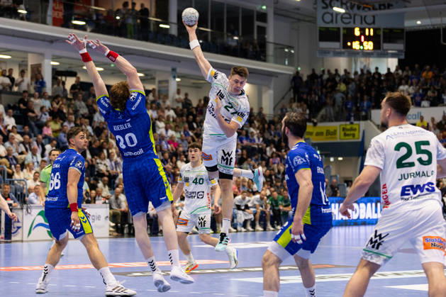 Oskar SUNNEFELDT FRISCH AUF Goeppingen, 27 scores a goal, Action, Goal throw GER, VfL Gummersbach vs FRISCH AUF Goeppingen, Handball, Bundesliga, Matchday 30, Season 2025 2026, 30 04 2026, GER, VfL Gummersbach vs FRISCH AUF Goeppingen, Handball, Bundesliga, Matchday 30, Season 2025 2026, 30 04 2026, Gummersbach Copyright: xEibnerxPressefoto OliverxSchmidtx EP_OST