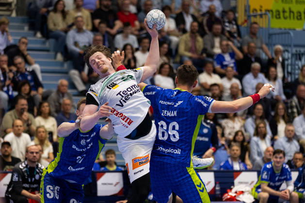 Erik PERSSON FRISCH AUF Goeppingen, 22 scores a goal, Action, Goal throw GER, VfL Gummersbach vs FRISCH AUF Goeppingen, Handball, Bundesliga, Matchday 30, Season 2025 2026, 30 04 2026, GER, VfL Gummersbach vs FRISCH AUF Goeppingen, Handball, Bundesliga, Matchday 30, Season 2025 2026, 30 04 2026, Gummersbach Copyright: xEibnerxPressefoto OliverxSchmidtx EP_OST