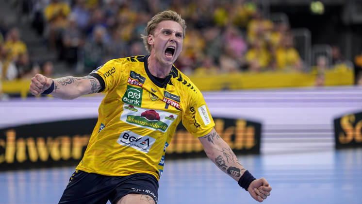 Edwin Aspenbäck RNL, 78 , player of Rhein Neckar Löwen, celebrates a goal, cheering, jubilation, goal celebration, celebrate the goal, goal, celebration, cheers about the goal, rejoicing, joy, rejoices, optimistic, positive, game scene, highlight, single picture, single photo, action, action, 01 05 2026, Mannheim Germany , Handball, Bundesliga, Rhein Neckar Löwen MT Melsungen xozx
