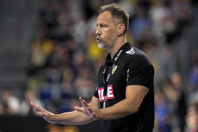 Maik Machulla coach, head coach, RNL , gives instructions, gestures, gesticulates with arms, single image, single photo, action, action, 01 05 2026, Mannheim Germany , Handball, Bundesliga, Rhein Neckar Löwen MT Melsungen xozx
