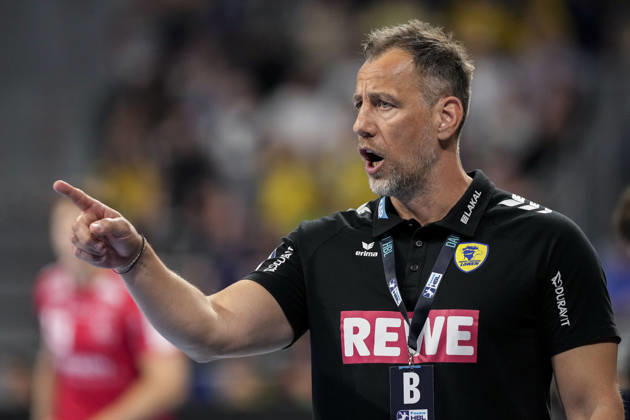 Maik Machulla coach, head coach, RNL , gives instructions, gestures, gesticulates with arms, single image, single photo, action, action, 01 05 2026, Mannheim Germany , Handball, Bundesliga, Rhein Neckar Löwen MT Melsungen xozx