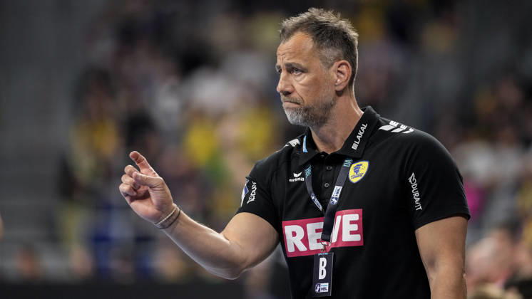 Maik Machulla coach, head coach, RNL , gives instructions, gestures, gesticulates with arms, single image, single photo, action, action, 01 05 2026, Mannheim Germany , Handball, Bundesliga, Rhein Neckar Löwen MT Melsungen xozx