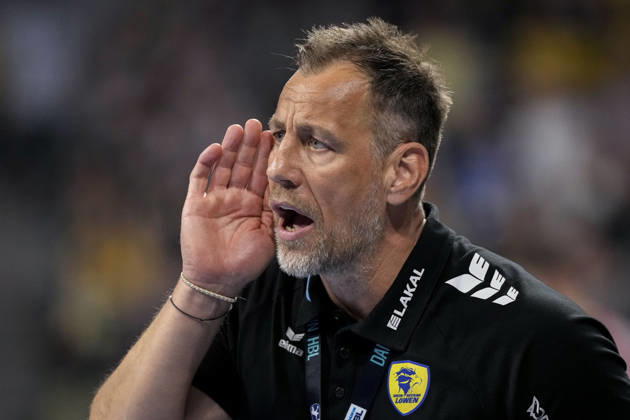 Maik Machulla coach, head coach, RNL , gives instructions, gestures, gesticulates with arms, single image, single photo, action, action, 01 05 2026, Mannheim Germany , Handball, Bundesliga, Rhein Neckar Löwen MT Melsungen xozx
