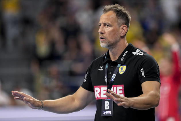 Maik Machulla coach, head coach, RNL , gives instructions, gestures, gesticulates with arms, single image, single photo, action, action, 01 05 2026, Mannheim Germany , Handball, Bundesliga, Rhein Neckar Löwen MT Melsungen xozx