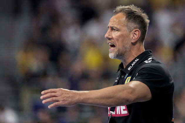 Maik Machulla coach, head coach, RNL , gives instructions, gestures, gesticulates with arms, single image, single photo, action, action, 01 05 2026, Mannheim Germany , Handball, Bundesliga, Rhein Neckar Löwen MT Melsungen xozx