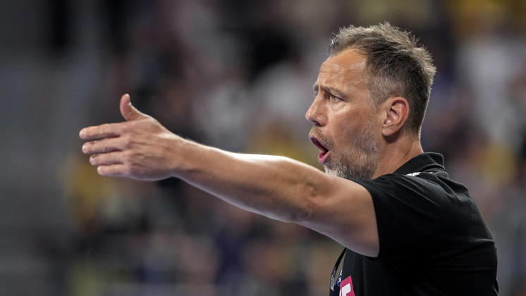 Maik Machulla coach, head coach, RNL , gives instructions, gestures, gesticulates with arms, single image, single photo, action, action, 01 05 2026, Mannheim Germany , Handball, Bundesliga, Rhein Neckar Löwen MT Melsungen xozx