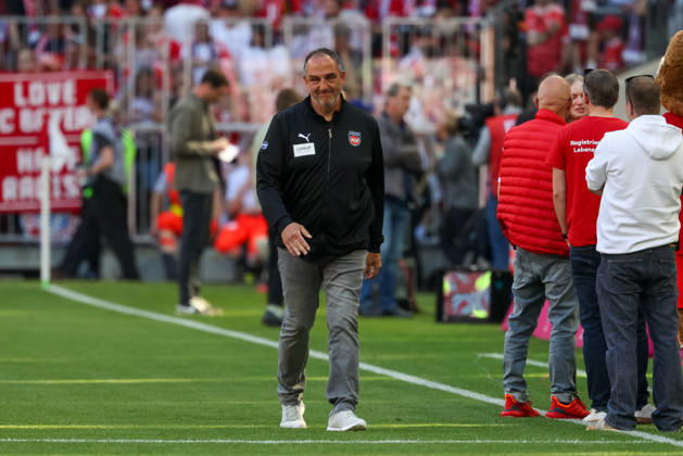Frank Schmidt 1 FC Heidenheim 1846, Head Coach before the match, GER, FC Bayern Muenchen vs 1 FC Heidenheim 1846, Football, Bundesliga, Matchday 32, Season 2025 2026, 02 05 2026, DFL DFB REGULATIONS PROHIBIT ANY USE OF PHOTOGRAPHS as IMAGE SEQUENCES and or QUASI VIDEO, GER, FC Bayern Muenchen vs 1 FC Heidenheim 1846, Football, Bundesliga, Matchday 32, Season 2025 2026, 02 05 2026 Muenchen Copyright: xEibner-Pressefoto JennixMaulx EP_JML