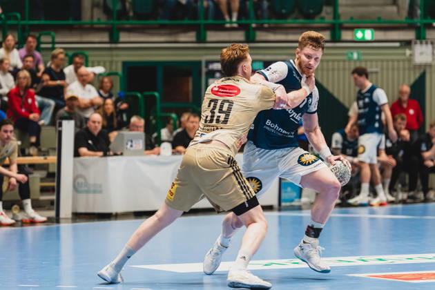Lukas Stutzke TSV Hannover Burgdorf, 39 haelt Johannes Wasielewski Bergischer HC, 77 am Hals Bergischer HC vs TSV Hannover Burgdorf, Handball, Daikin 1 HBL, Matchday 30, Season 2025 26, 02 04 2026, Bergischer HC vs TSV Hannover Burgdorf, Handball, Daikin 1 HBL, Matchday 30, Season 2025 26, 02 04 2026 Wuppertal Copyright: xEibner-Pressefoto LukasxBaldygax EP_LBA