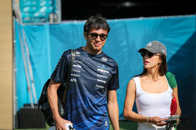 (23) Alexander Albon (THA) - Atlassian Williams F1 Team - Williams FW48 - Mercedes and his girlfriend Muni He (CIN) Professional Golf Player during the Formula 1 Crypto.com Miami Grand Prix 2026 at Miami International Autodrome in Miami Gardens, United States. Round 6 of the 2026 FIA Formula One World Championship, WM, Weltmeisterschaft held May 1-3, 2026. The Miami International Autodrome, located in the grounds of the Hard Rock Stadium, hosts the sixth round featuring the Sprint format. This event weekend features the F1 Sprint format, with a Sprint Shootout and Sprint Race in addition to the standard qualifying session and Grand Prix. Copyright: xAlessioxDexMarcox xAvens-images.com AvensImages IPAxSportx xipa-agency.netx xx IPA_74390397 IPA_Agency_IPA74390397