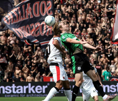 Foto IPP Albano Angilletta Reggio Emilia 03 05 2026 Calcio Campionato di serie A 2025 2026 Sassuolo - Milan nella foto: Ardon Jashari e Kristian Thorstvedt Italy Photo Press World Copyright italy ITALY Copyright: xR4924_italyphotopressx